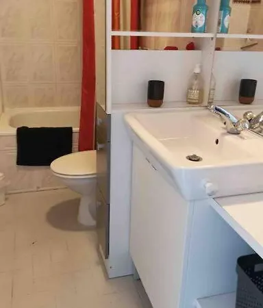 Les Pieds Dans L'eau Apartment *